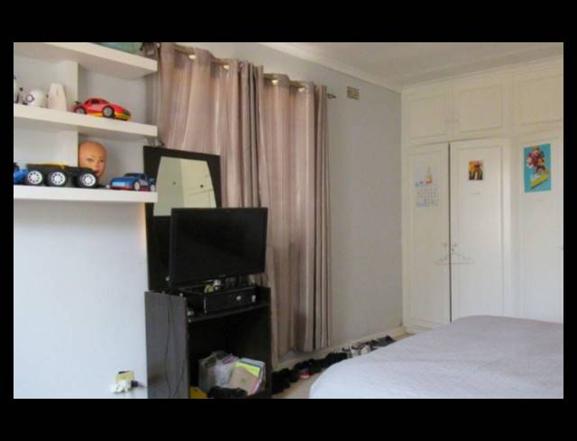 6 BEDROOM GATED ESTATE FOR SALE IN STRATHAVON